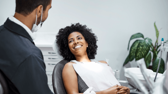 dentist-discussing-with-woman-in-clinic